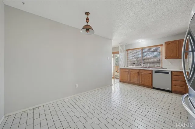 $425,000 | 2184 Courtleigh Lane, Chesterfield, MO 63017