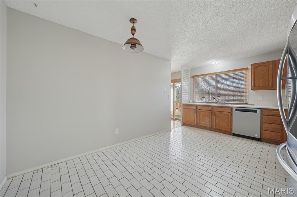 2184 Courtleigh Lane Chesterfield, MO 63017 - Photo 8 of 35