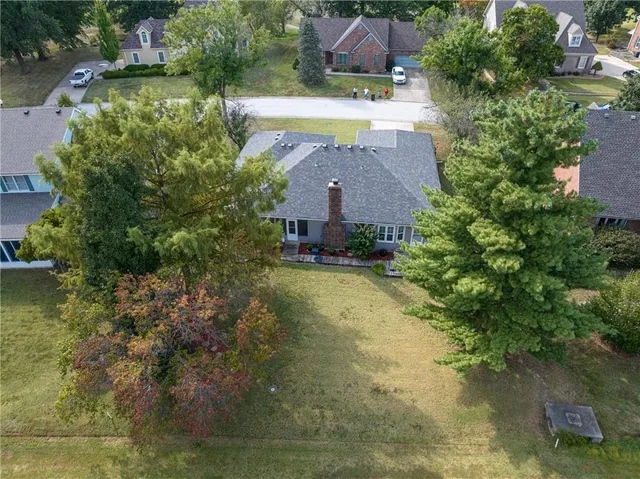 $384,900 | 1804 South Nicklaus Drive, Clinton, MO 64735