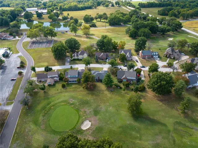 $384,900 | 1804 South Nicklaus Drive, Clinton, MO 64735