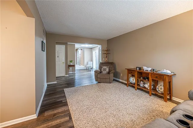 $384,900 | 1804 South Nicklaus Drive, Clinton, MO 64735