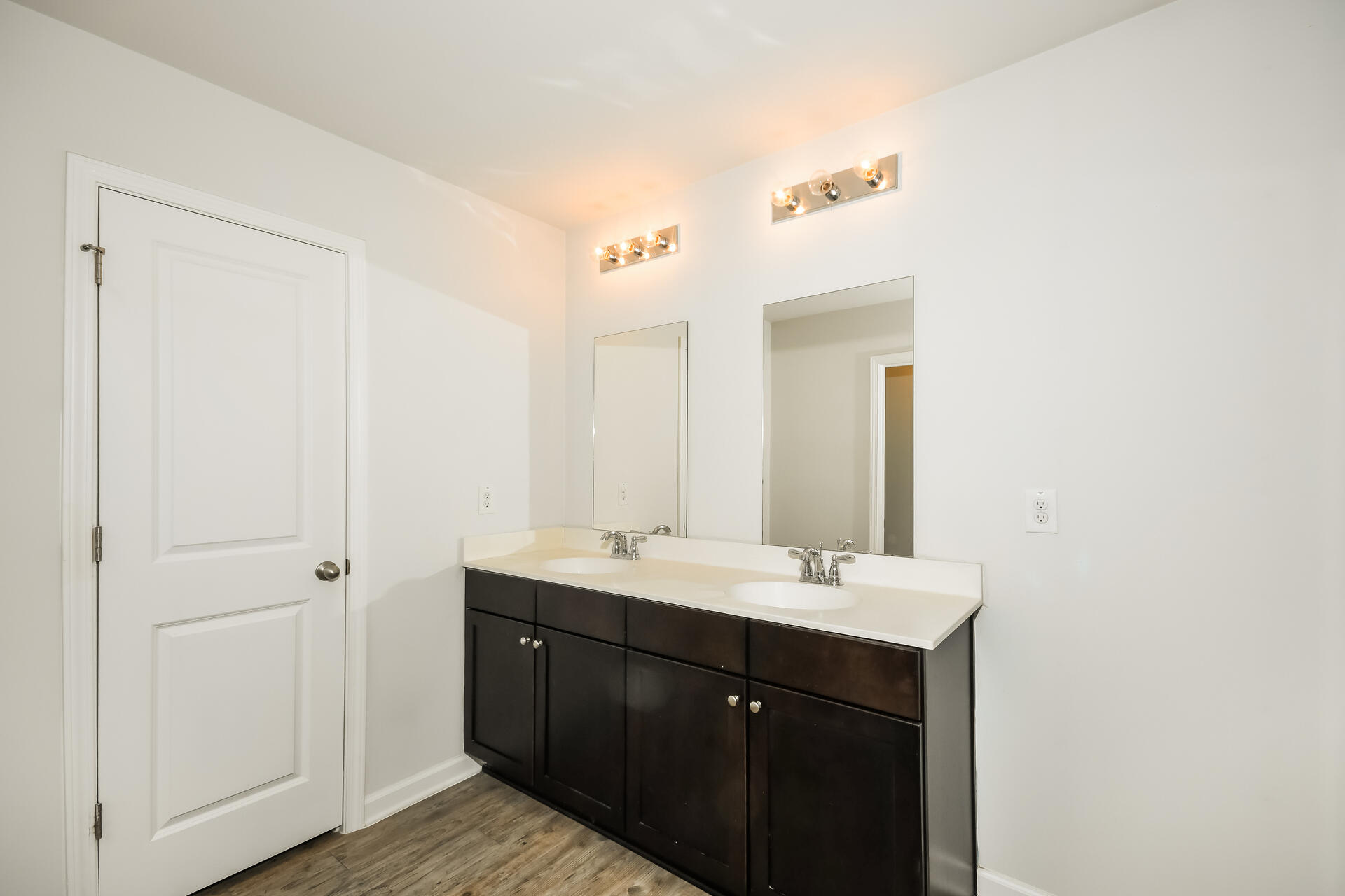 9774 Seed Street Ladson, SC 29456 - Photo 10 of 19 11-photo-Main-Bathroom-e5535f37-04bb-483