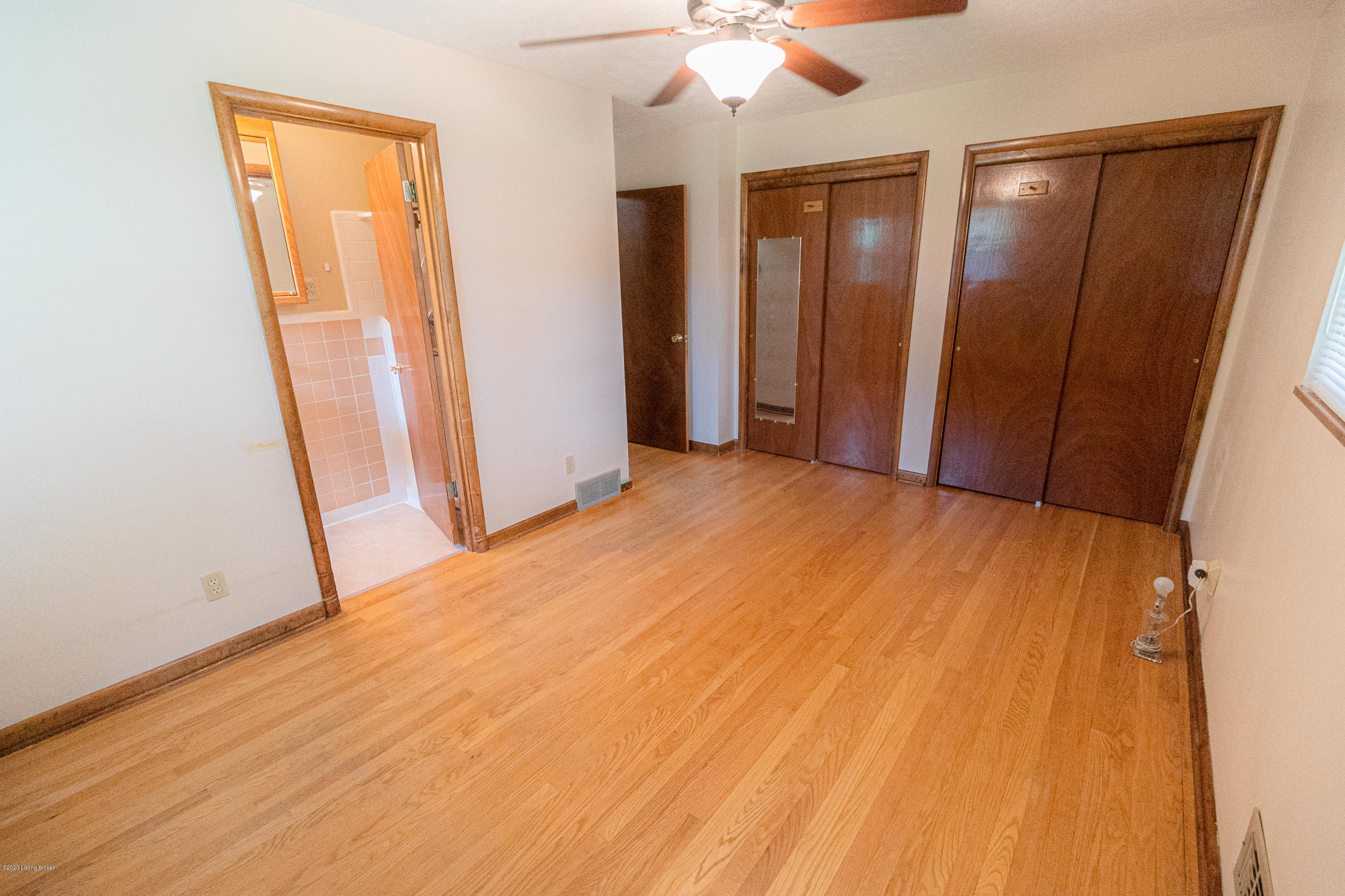 6809 Fernhaven Road Louisville, KY 40228 - Photo 7 of 35 Owners suite