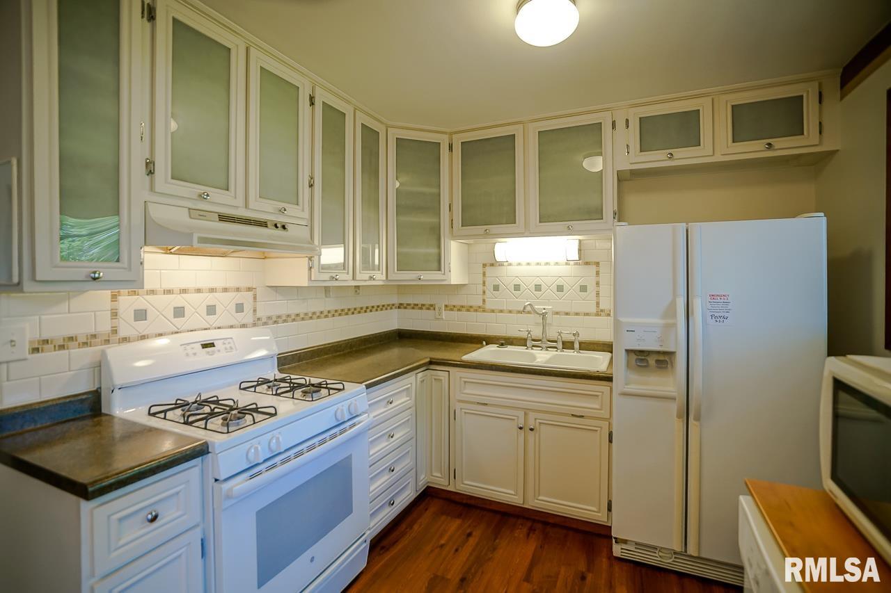6114 North Randwick Road Peoria, IL 61615 - Photo 9 of 37 Gallery Image 9