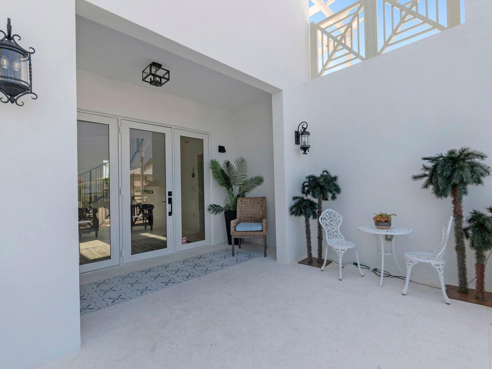 317 East Seaview Circle Marathon, FL 33050 - Photo 44 of 52 a view of a livingroom with a potted plant and couches