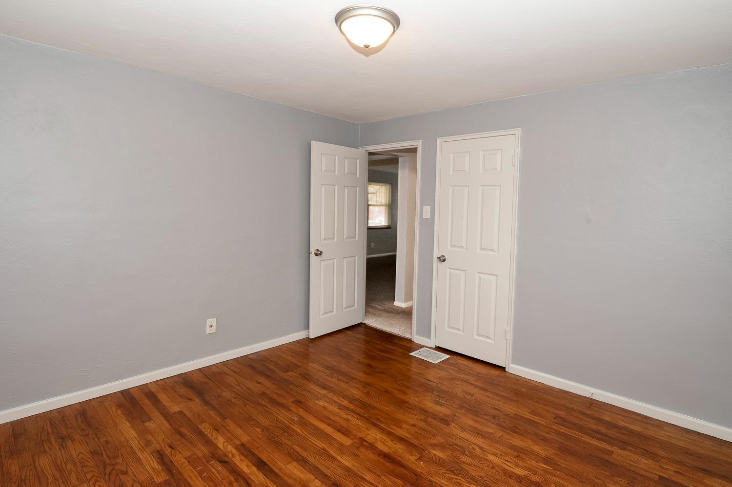 528 Roebling Road Cincinnati, OH 45238 - Photo 13 of 29