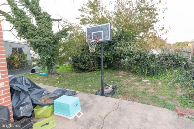 a view of a chairs in a backyard
