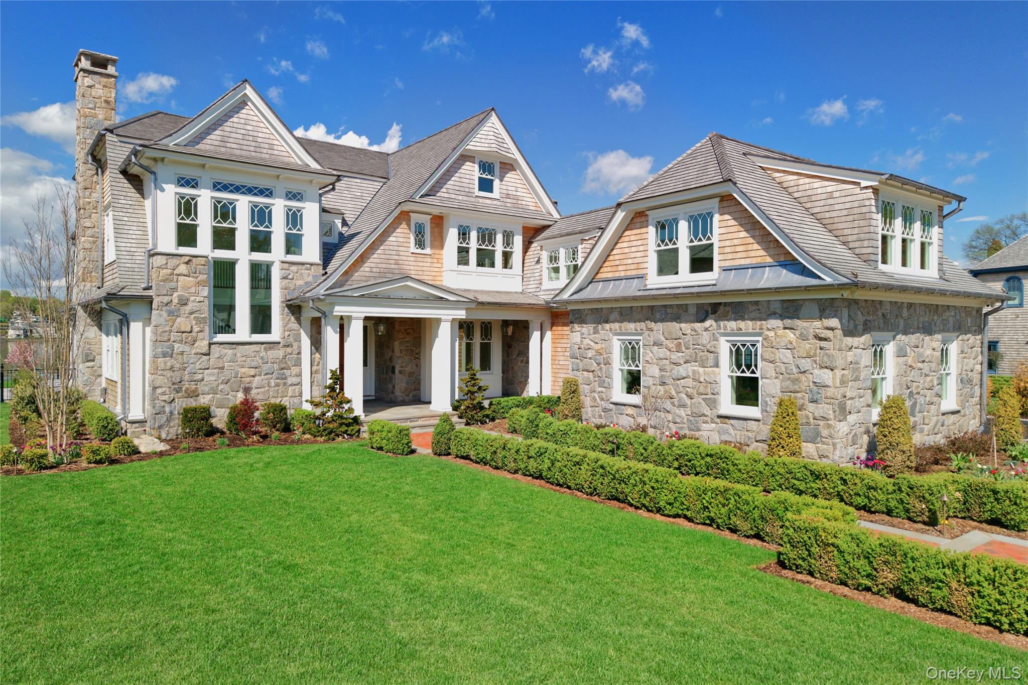 71 Lake Road Manhasset, NY 11030 - Photo 3 of 46