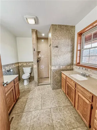 $670,000 | 406 21000 Road, Cherryvale, KS 67335