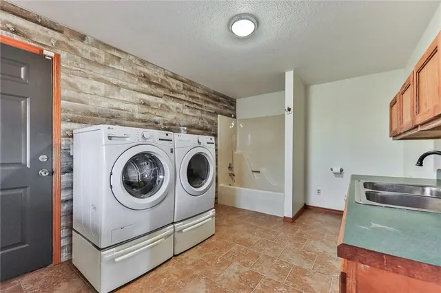 $885,000 | 406 21000 Road, Unit A, Cherryvale, KS 67335