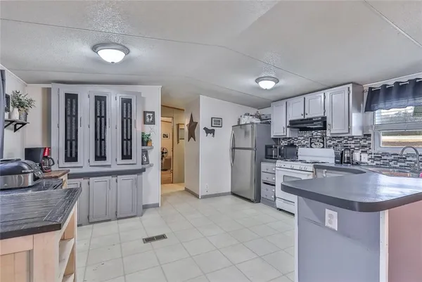 $670,000 | 406 21000 Road, Cherryvale, KS 67335