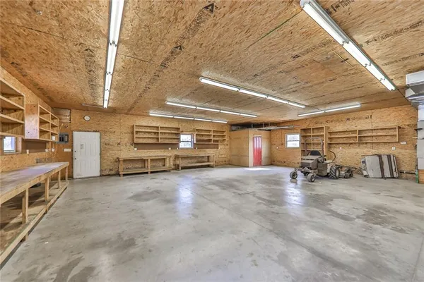 $670,000 | 406 21000 Road, Cherryvale, KS 67335