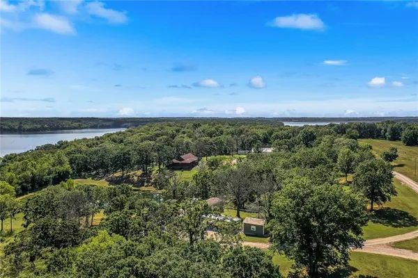 $670,000 | 406 21000 Road, Cherryvale, KS 67335