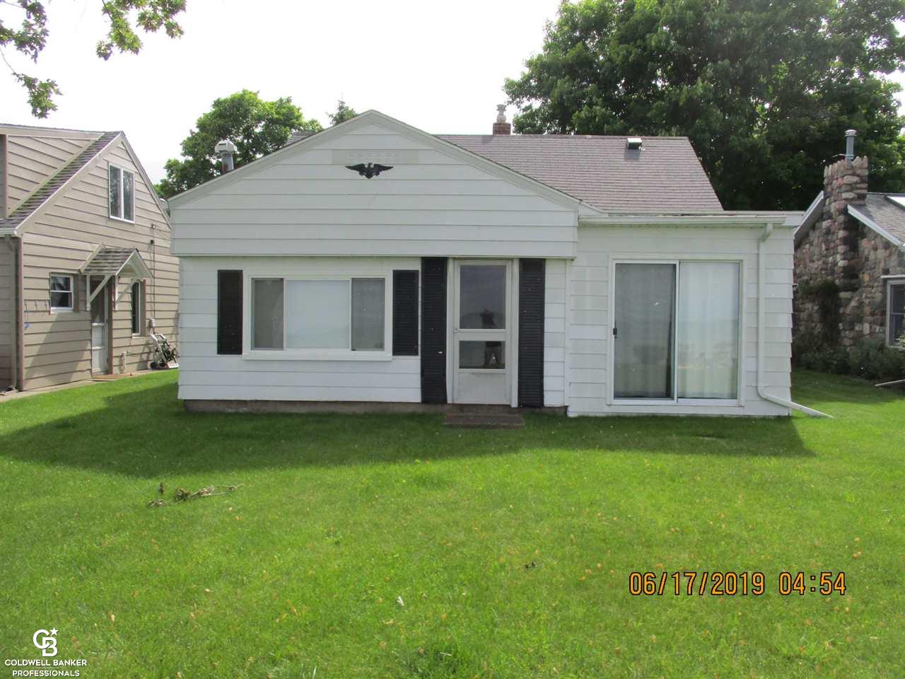 5338 Lakeshore Road Fort Gratiot, MI 48059 - Photo 1 of 41 Beach side