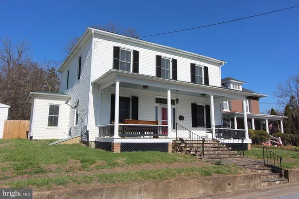 $550,000 | 316 South Muhlenberg Street, Woodstock, VA 22664