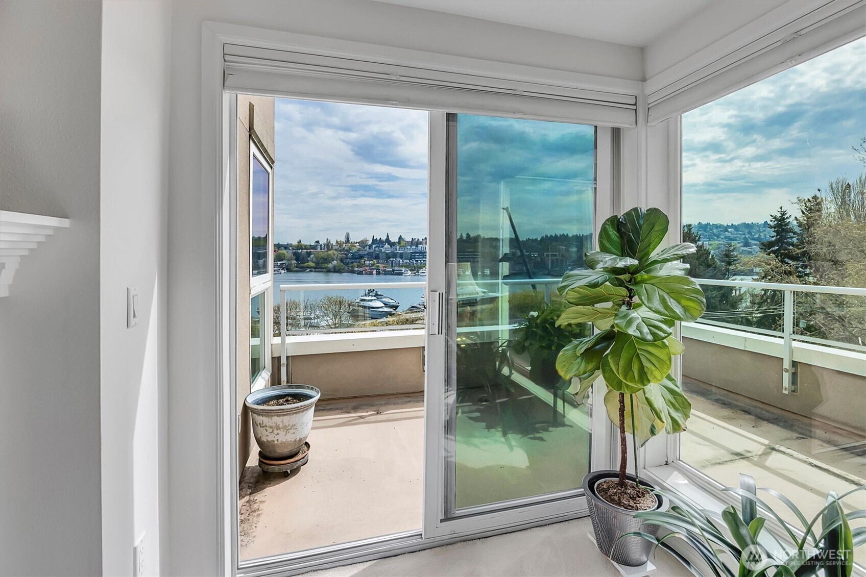 3300 Meridian Avenue North, Unit 409 Seattle, WA 98103 - Photo 11 of 38