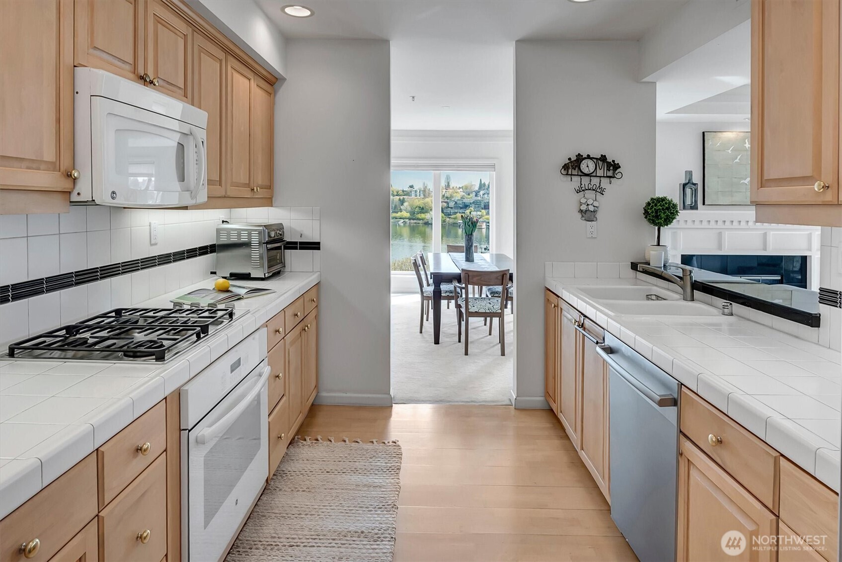 3300 Meridian Avenue North, Unit 409 Seattle, WA 98103 - Photo 15 of 38