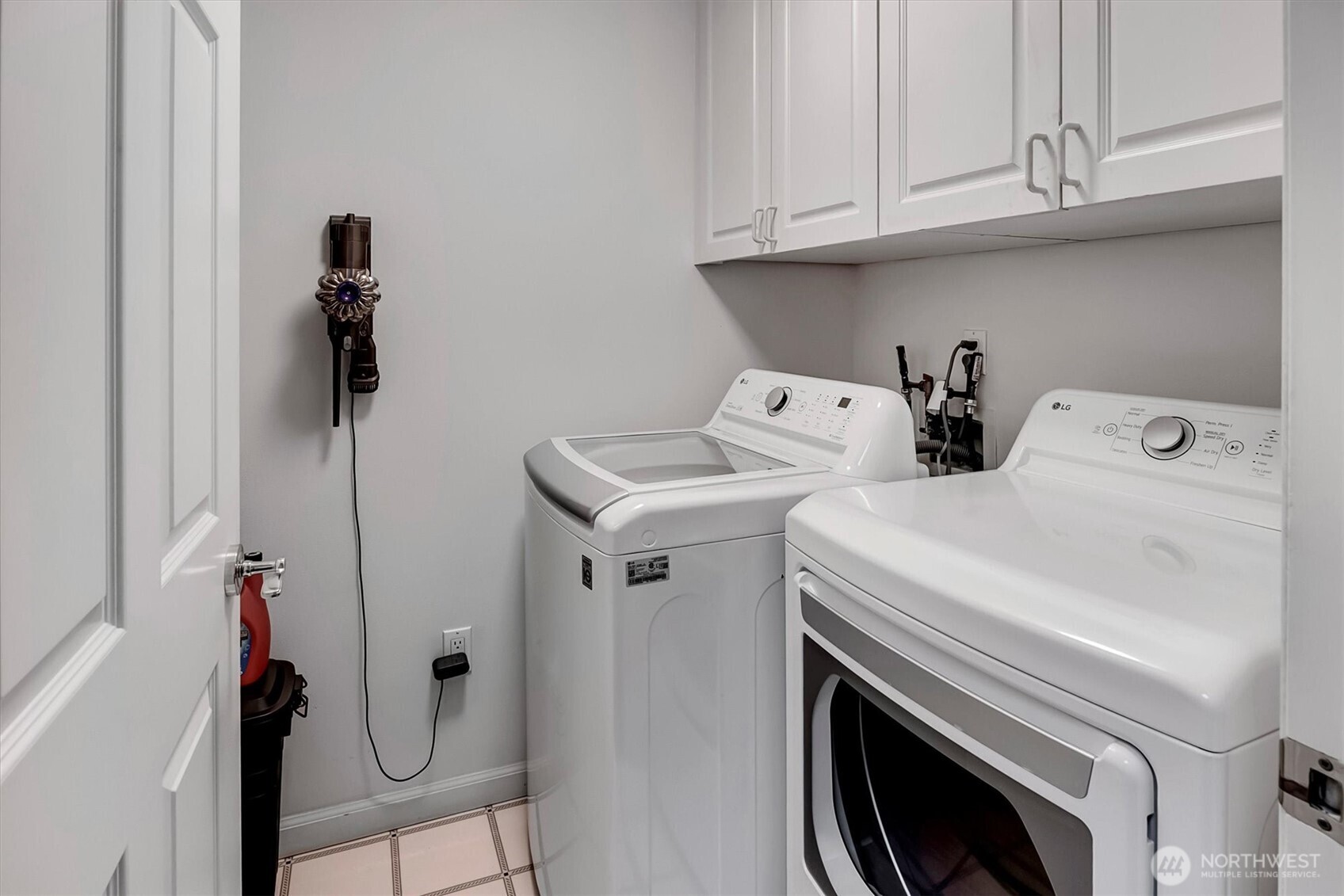 3300 Meridian Avenue North, Unit 409 Seattle, WA 98103 - Photo 23 of 38