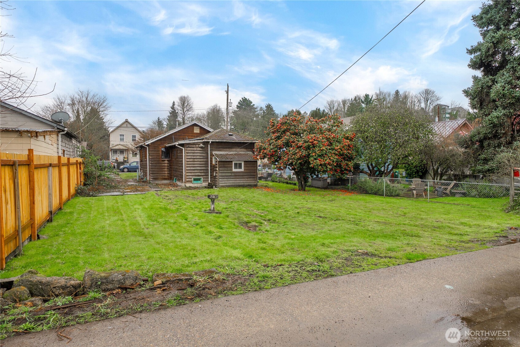 1230 South Donovan Street Seattle, WA 98108 - Photo 2 of 34 a front view of a house with garden