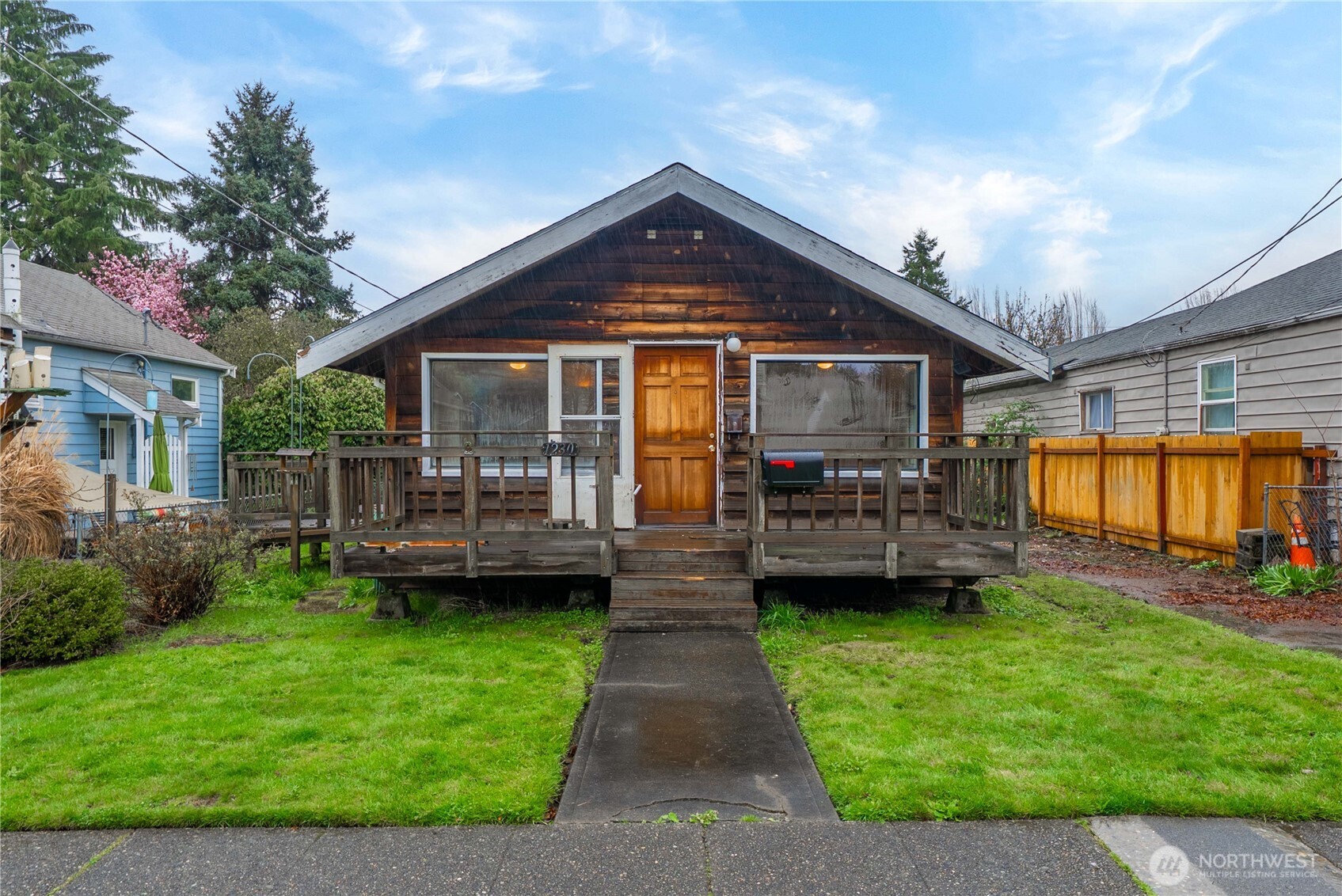 1230 South Donovan Street Seattle, WA 98108 - Photo 34 of 34 a front view of a house with garden