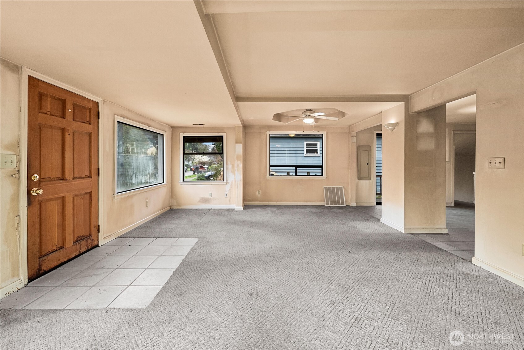 1230 South Donovan Street Seattle, WA 98108 - Photo 7 of 34 a view of an empty room