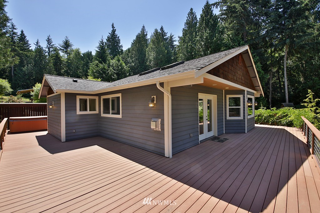 6210 Windfall Road Clinton, WA 98236 - Photo 2 of 25 Gallery Image 2