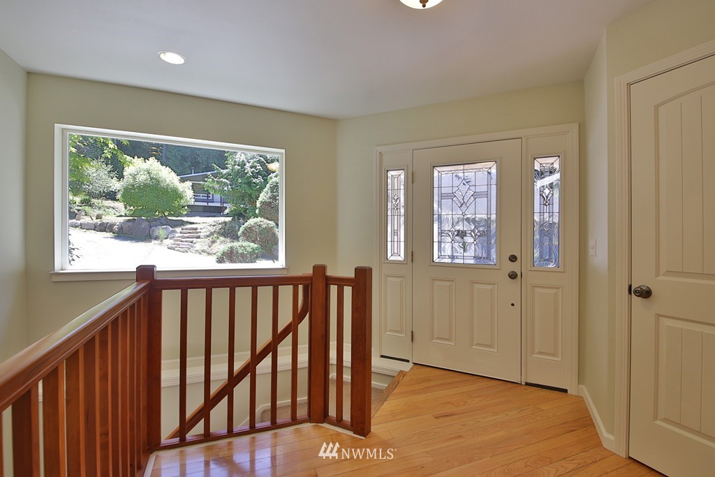 6210 Windfall Road Clinton, WA 98236 - Photo 4 of 25 Gallery Image 4