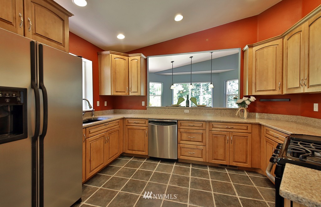 6210 Windfall Road Clinton, WA 98236 - Photo 7 of 25 Gallery Image 7