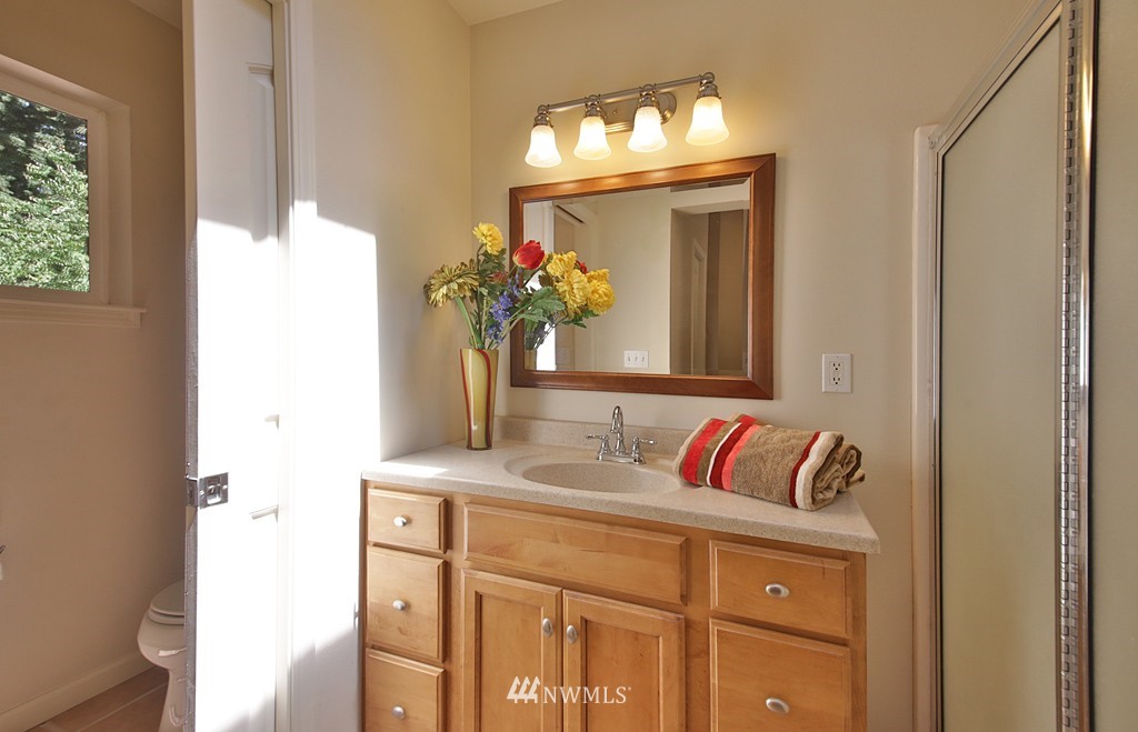 6210 Windfall Road Clinton, WA 98236 - Photo 10 of 25 Gallery Image 10