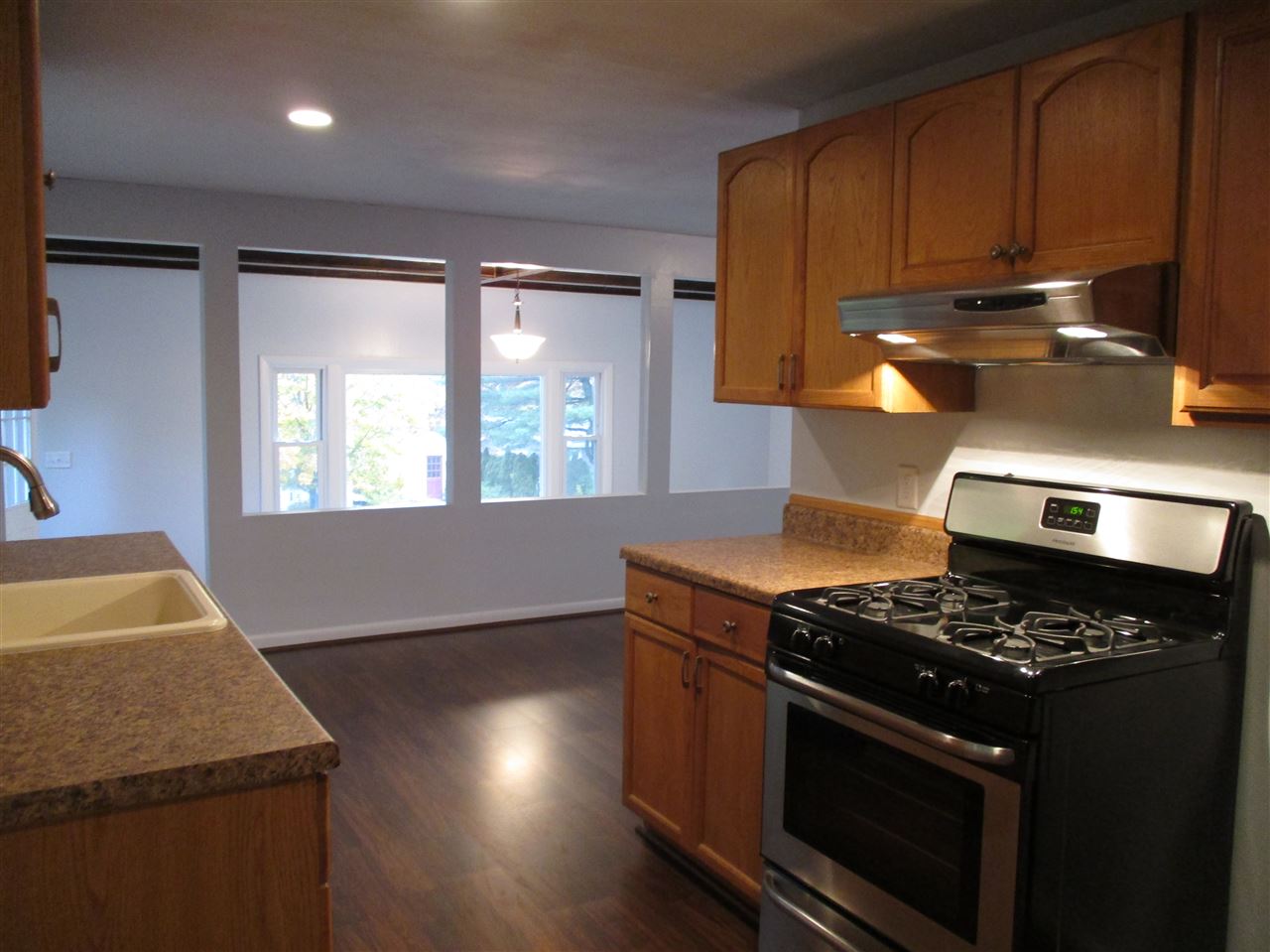 35 Pelham Road Hudson, NH 03051 - Photo 4 of 16