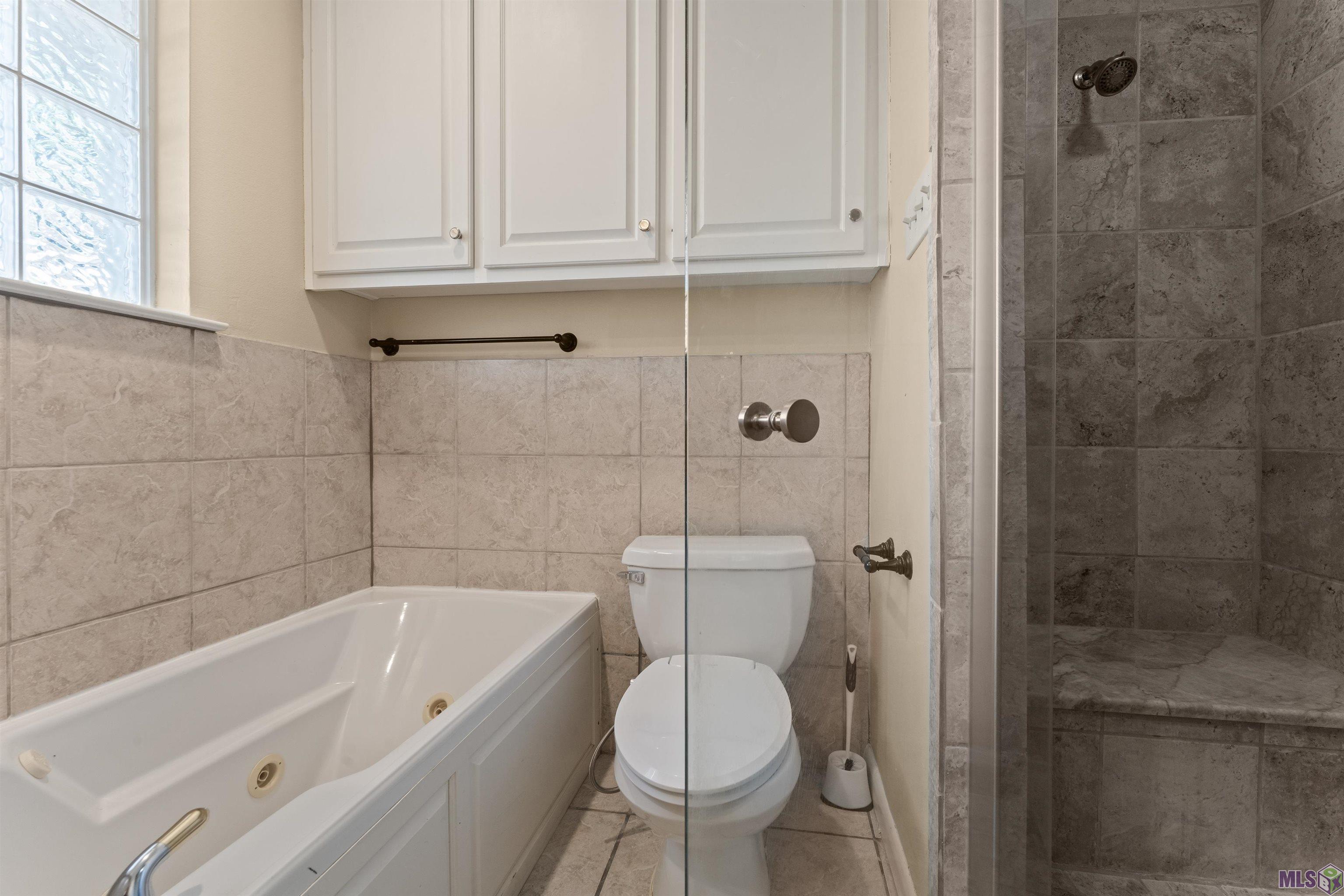 685 Daventry Drive Baton Rouge, LA 70808 - Photo 21 of 37 Primary Bath w/Shower Stall