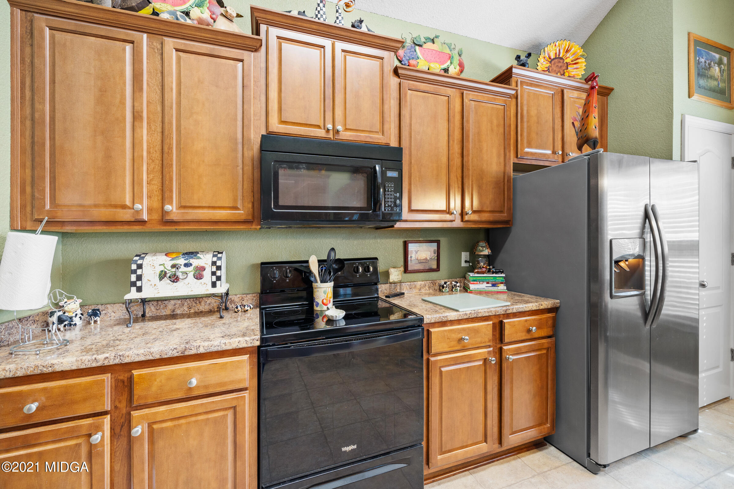 102 Bridgehampton Way Perry, GA 31069 - Photo 12 of 27 a kitchen with stainless steel appliances granite countertop a refrigerator stove and sink