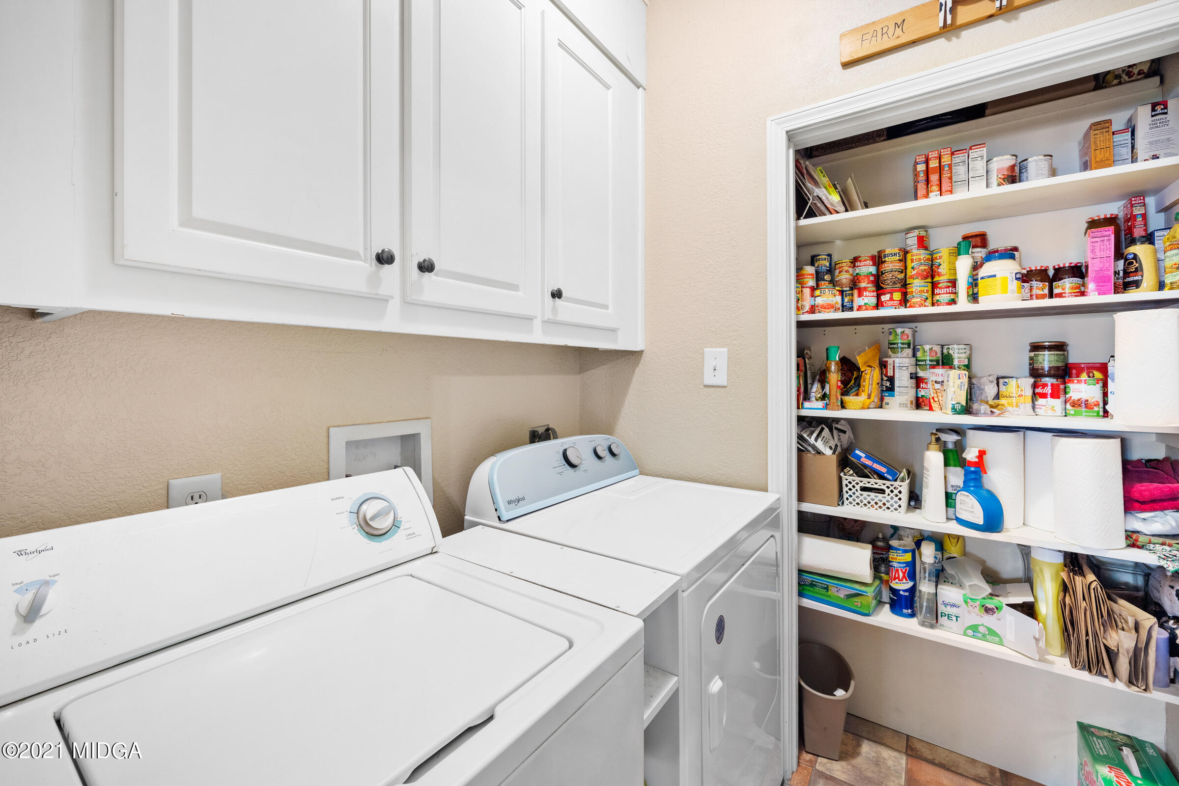 102 Bridgehampton Way Perry, GA 31069 - Photo 14 of 27 a utility room with dryer and washer