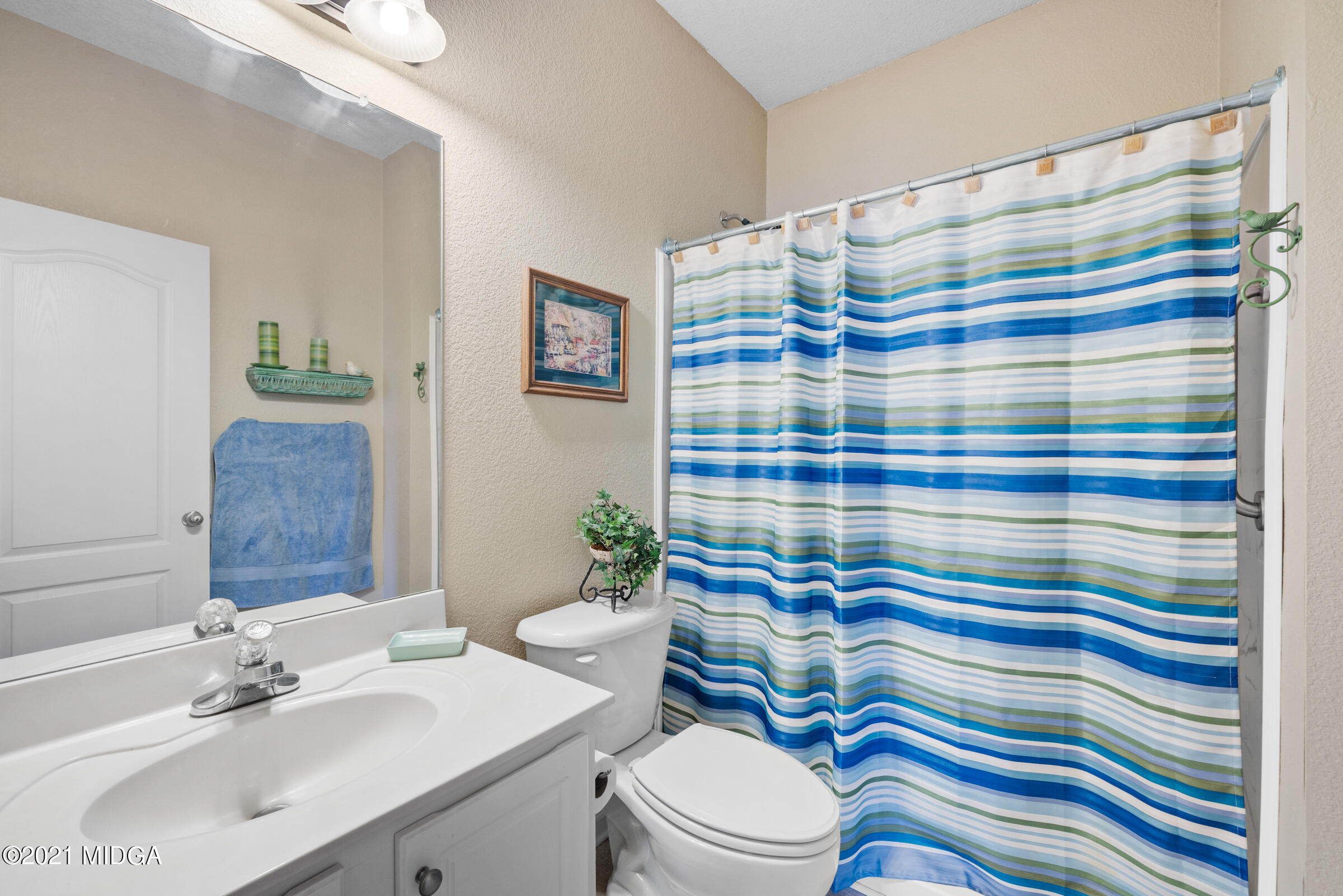 102 Bridgehampton Way Perry, GA 31069 - Photo 16 of 27 a bathroom with a sink toilet and shower