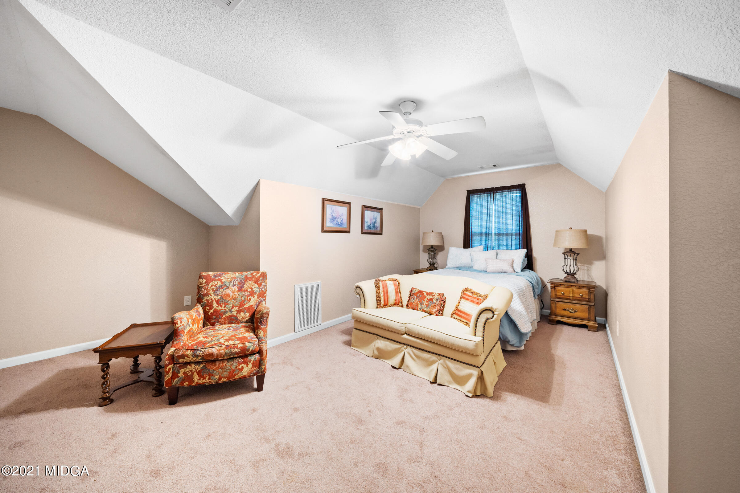 102 Bridgehampton Way Perry, GA 31069 - Photo 20 of 27 a living room with furniture and a chandelier