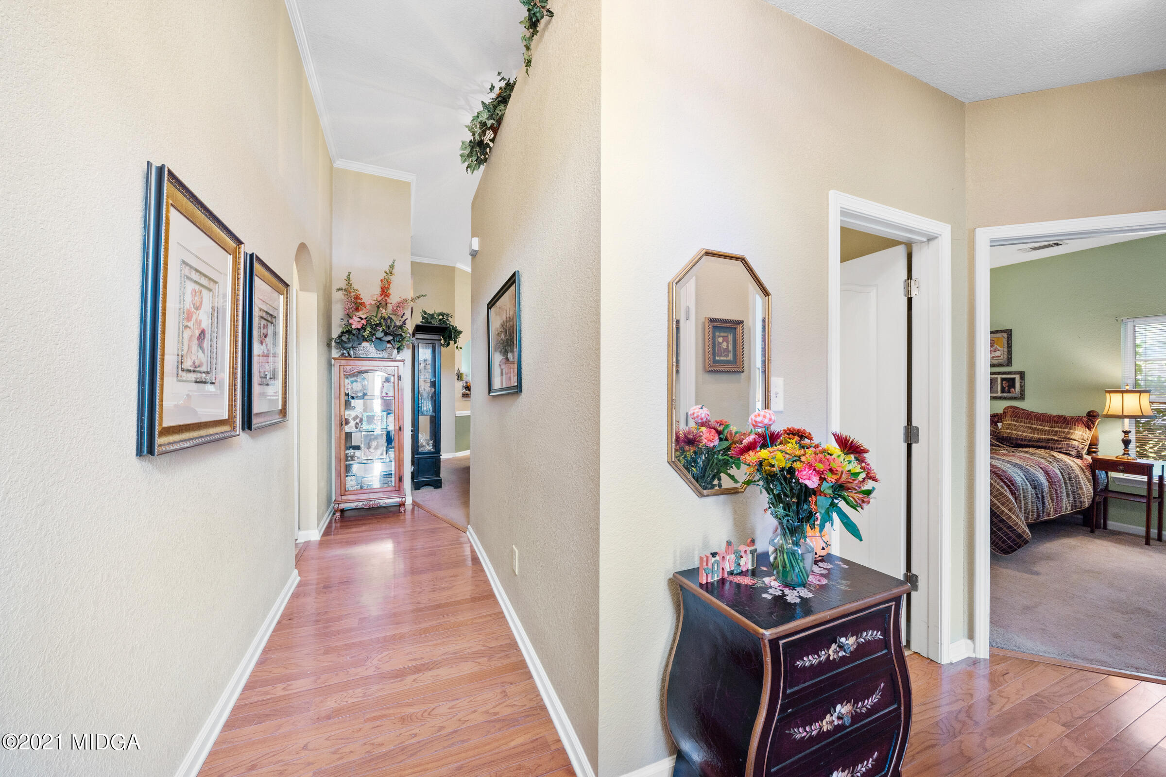 102 Bridgehampton Way Perry, GA 31069 - Photo 6 of 27 a hallway with beautiful frames and flower vase