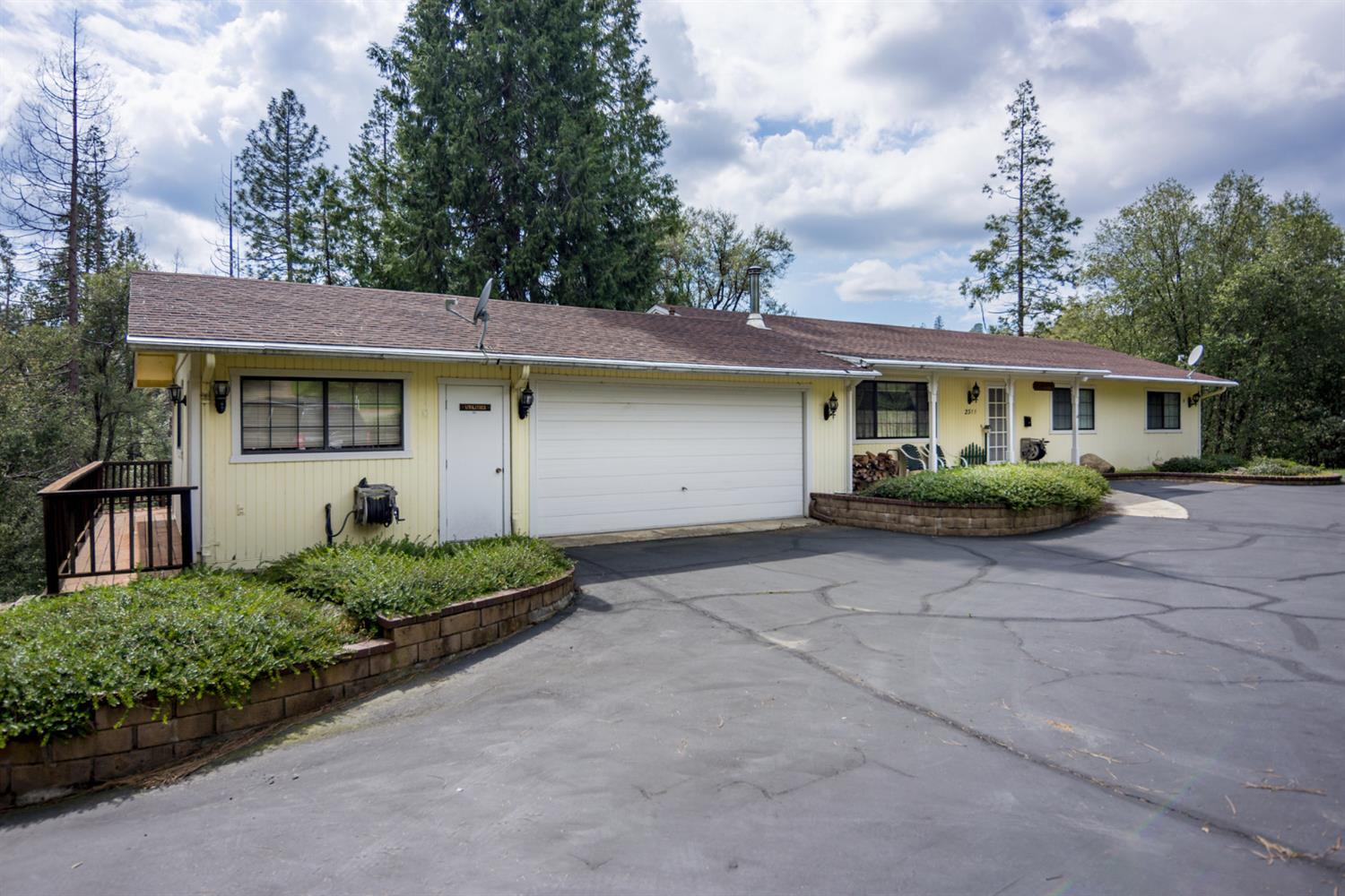 2311 Harris Road Mariposa, CA 95338 - Photo 1 of 33 Gallery Image 1