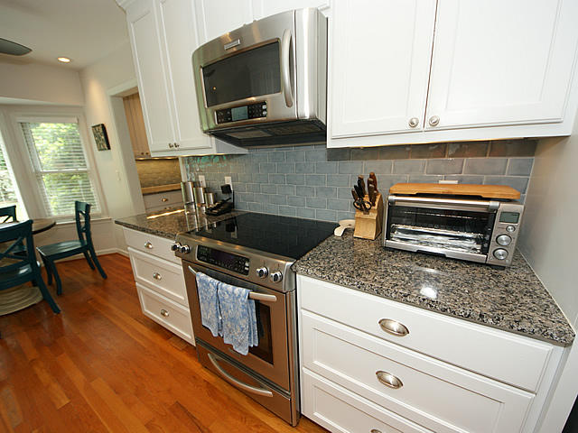 778 Chatter Road Mount Pleasant, SC 29464 - Photo 11 of 33 Built-in microwave
