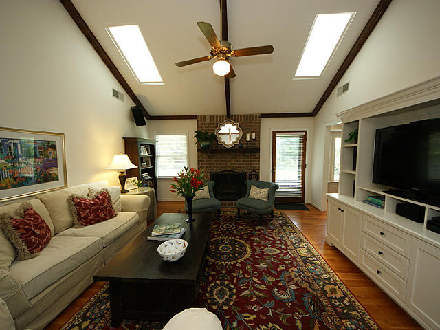 778 Chatter Road Mount Pleasant, SC 29464 - Photo 5 of 33 Inviting family room