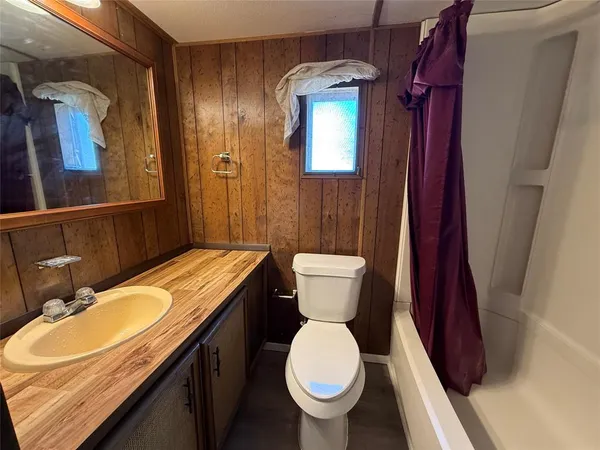 $900 | 1025 East Owings Street, Denison, TX 75021