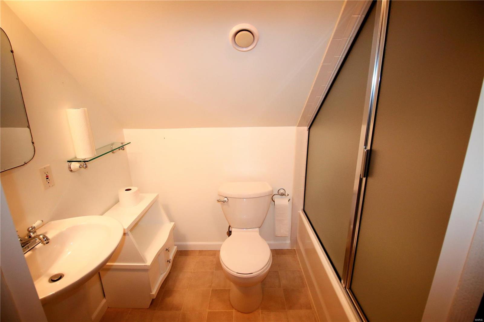 2223 Brown Road Overland, MO 63114 - Photo 16 of 29 Gallery Image 16