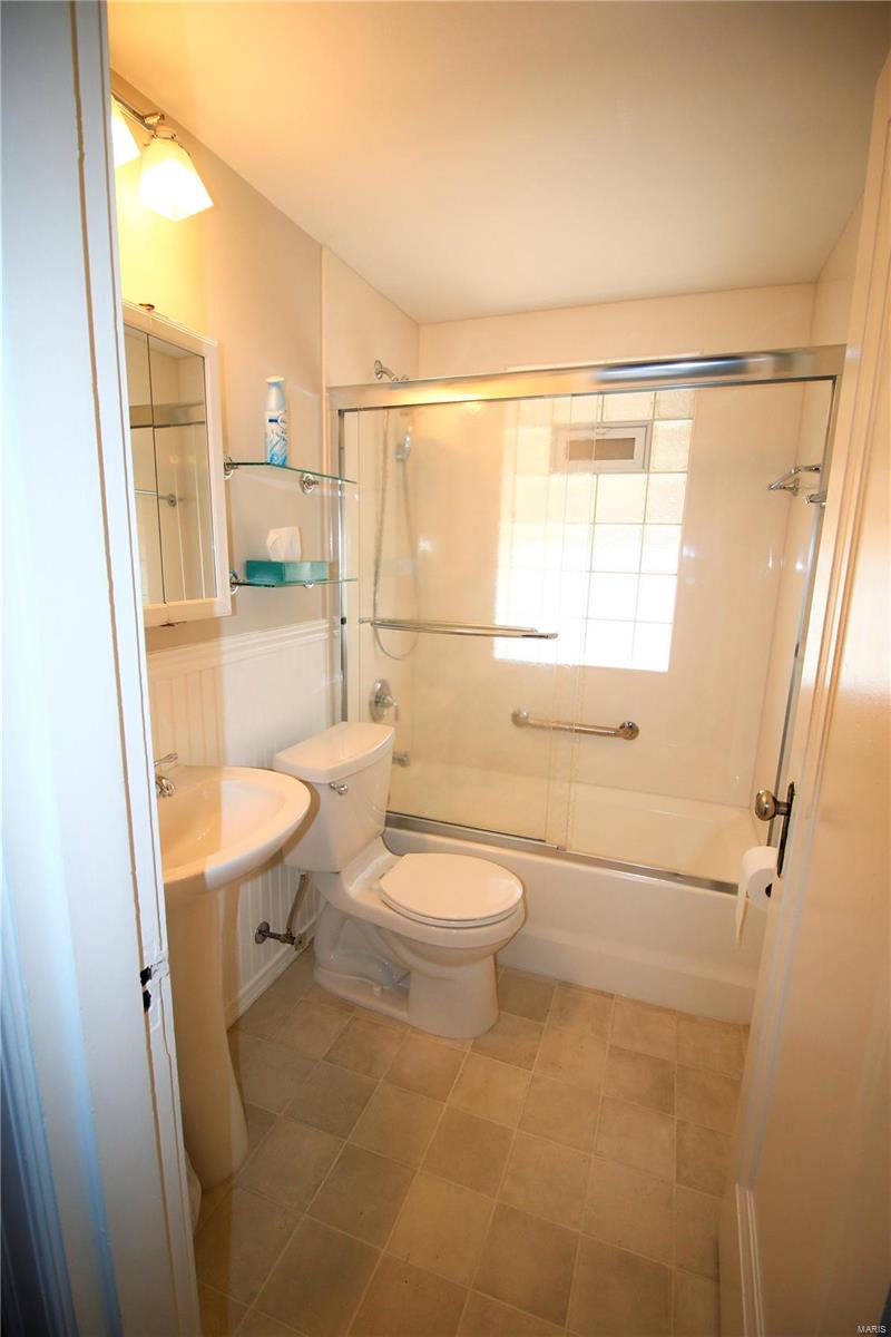 2223 Brown Road Overland, MO 63114 - Photo 9 of 29 Gallery Image 9