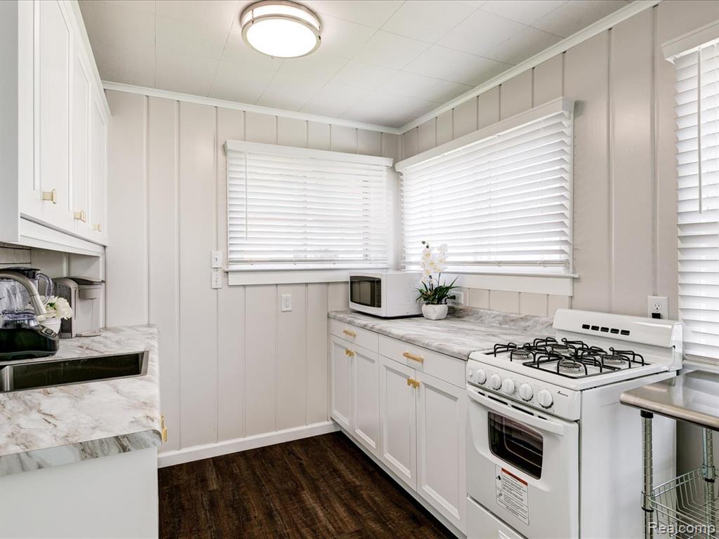 7334 Worth Road Lexington, MI 48450 - Photo 6 of 32 Gallery Image 6