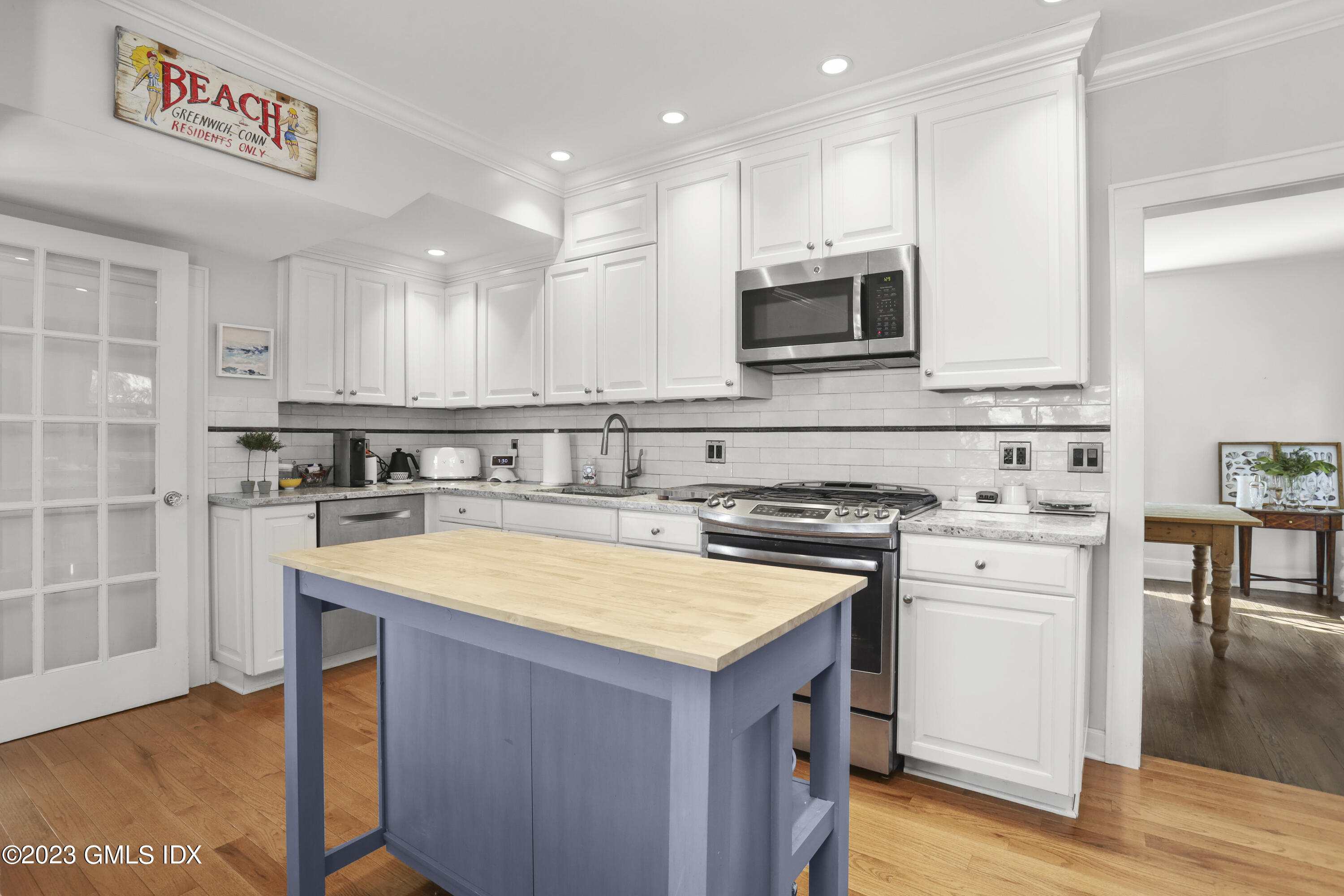 339 Round Hill Road Greenwich, CT 06831 - Photo 12 of 33 339 Round Hill Rd Greenwich CT-print-002