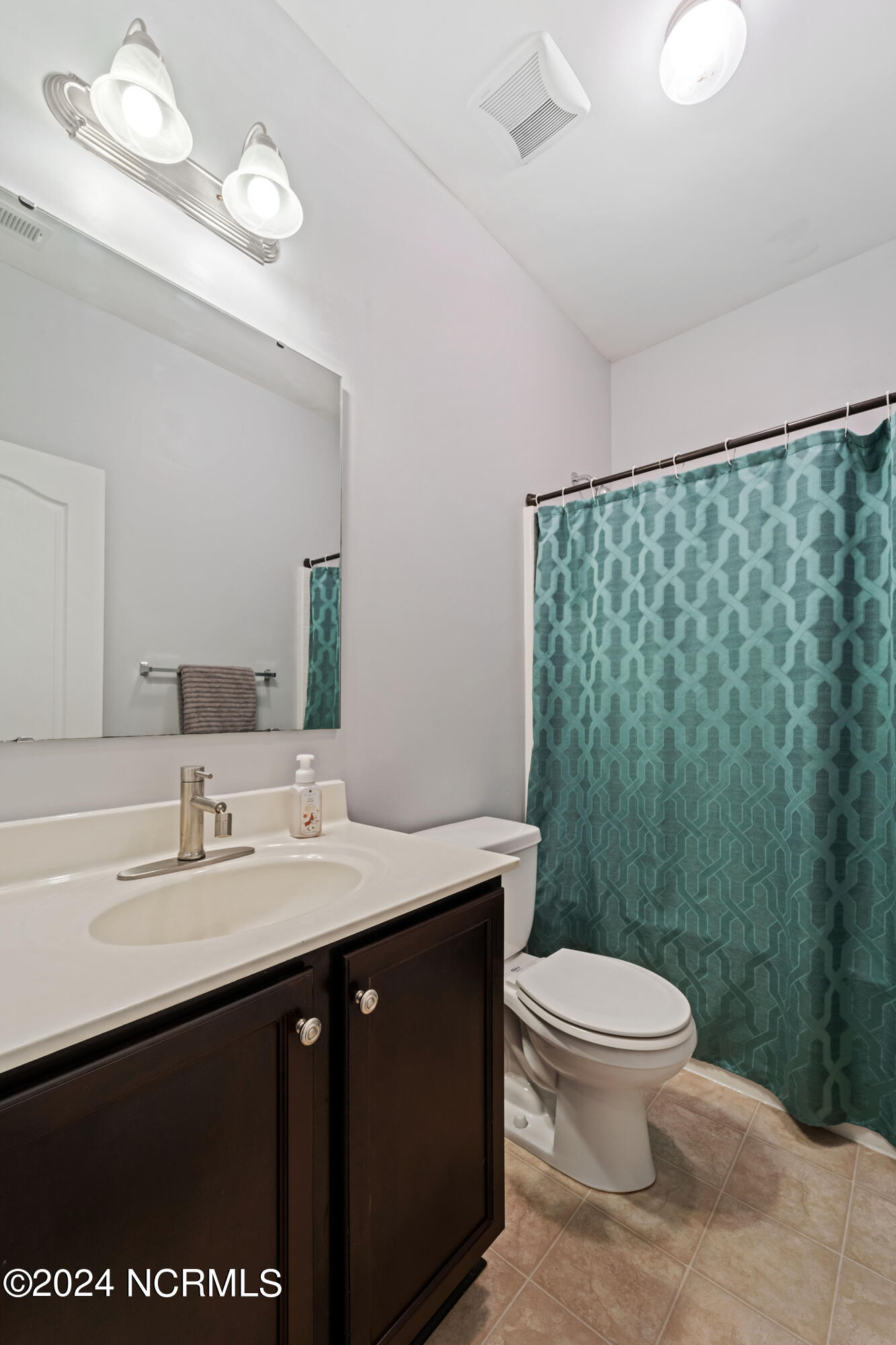 809 Lavender Court Hubert, NC 28539 - Photo 9 of 21 Guest Bathroom