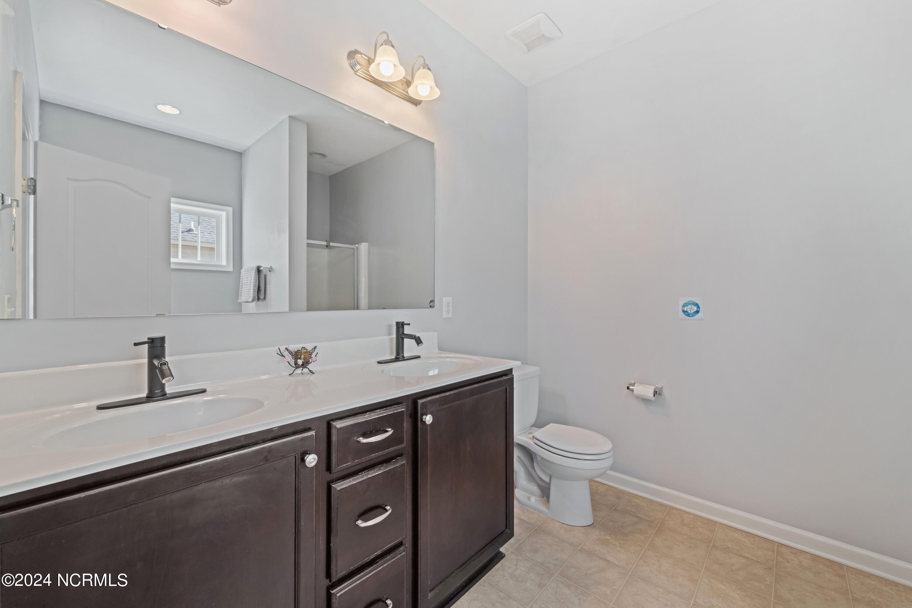 809 Lavender Court Hubert, NC 28539 - Photo 14 of 21 Primary Bathroom