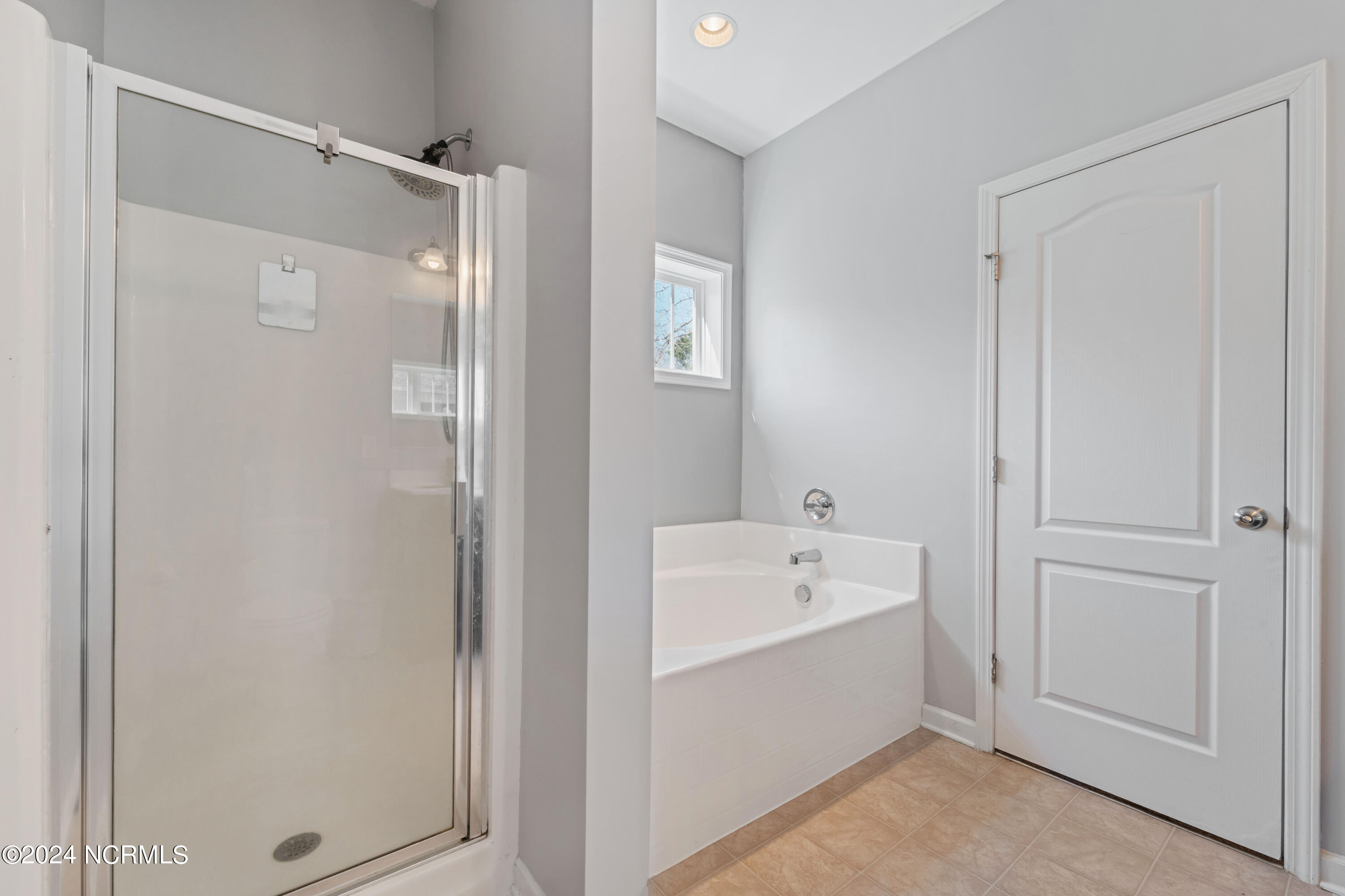 809 Lavender Court Hubert, NC 28539 - Photo 15 of 21 Primary Bathroom