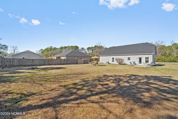 $1,795 | 809 Lavender Court, Hubert, NC 28539