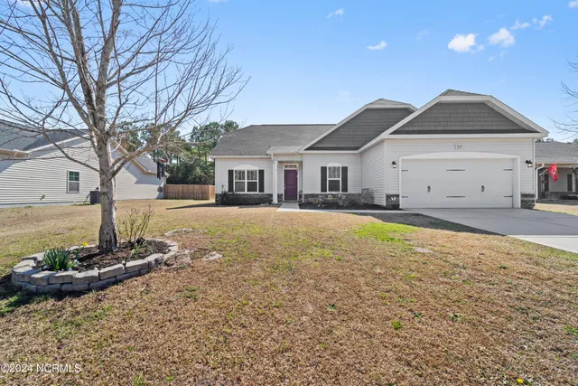 $1,895 | 809 Lavender Court, Hubert, NC 28539