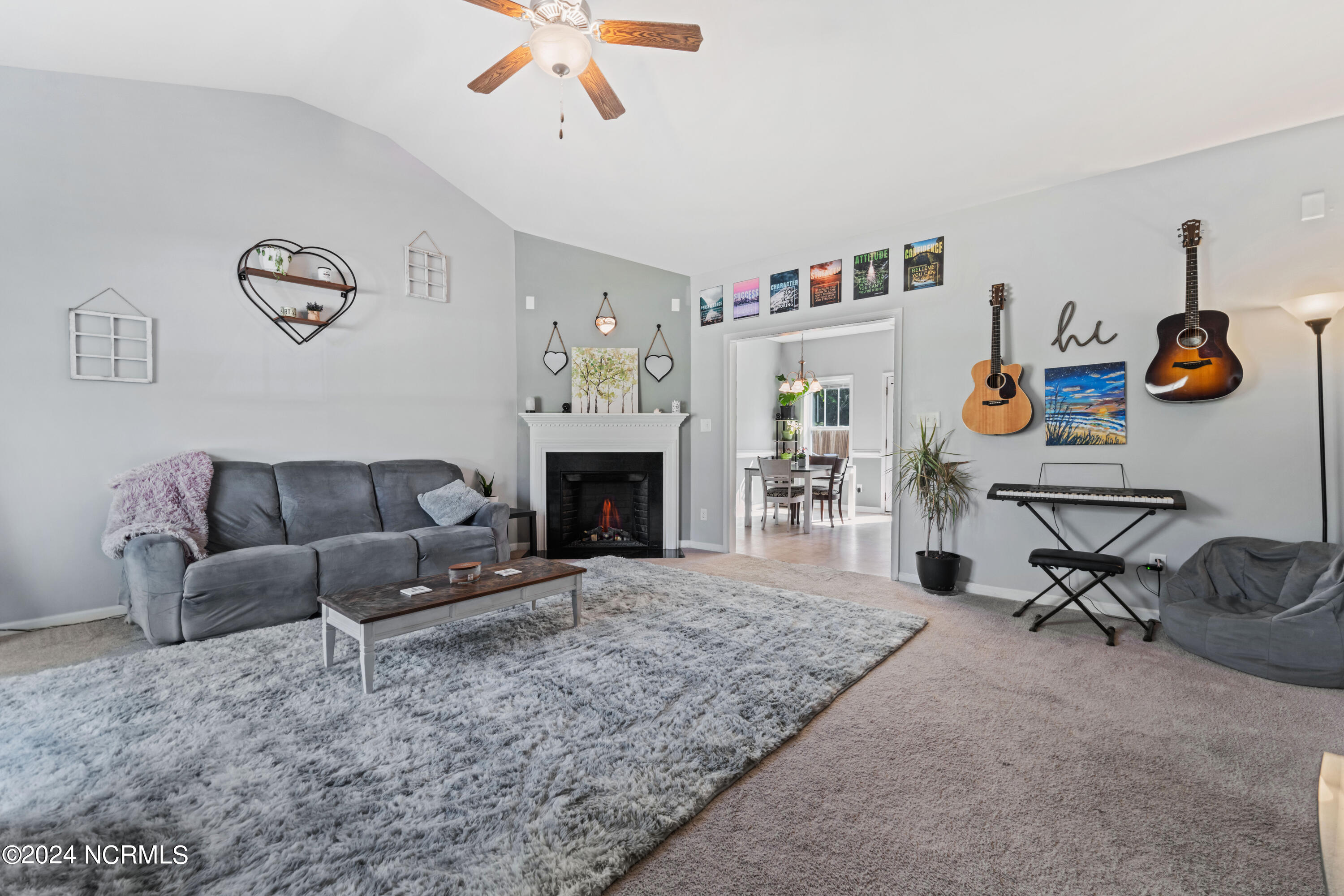 809 Lavender Court Hubert, NC 28539 - Photo 2 of 21 Living Room